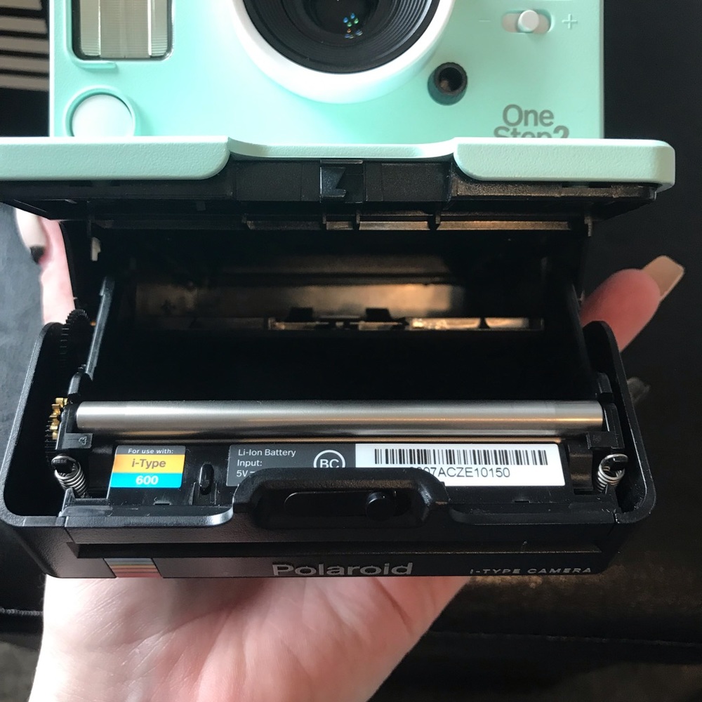Polaroid One Step 2 in Mint